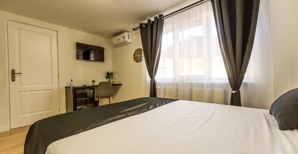 Casa Emilia Hotel Hunedoara Exterior photo