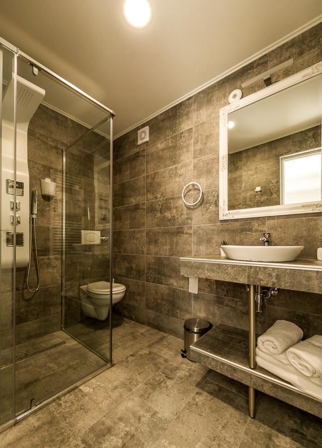 Casa Emilia Hotel Hunedoara Exterior photo