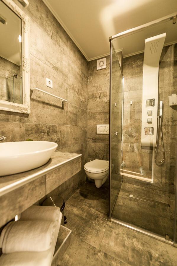 Casa Emilia Hotel Hunedoara Exterior photo