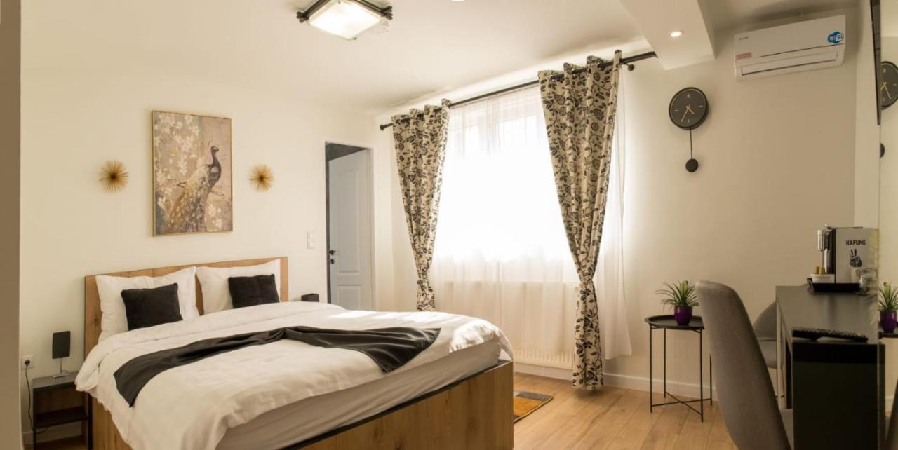 Casa Emilia Hotel Hunedoara Exterior photo